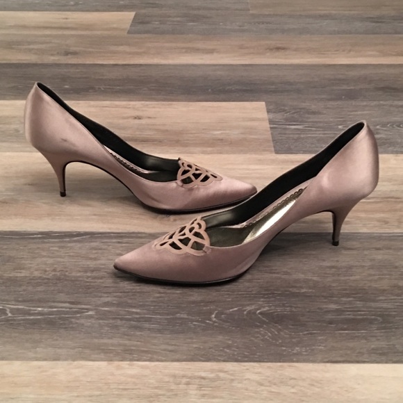 Giorgio Armani Satin Pumps - Picture 3 of 10